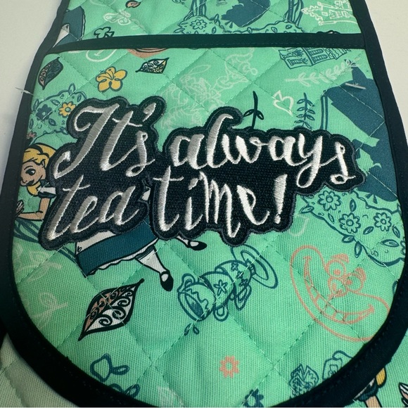 NWT Disney Parks Alice in Wonderland Double Potholder Pot Holder Oven Glove Mitt - Picture 4 of 12